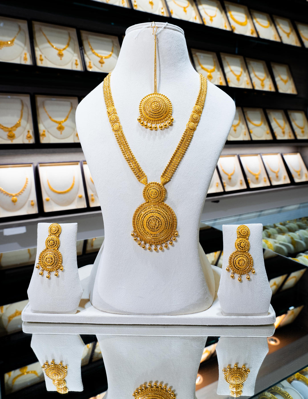 Contemporary Kundan Bridal Set 22k with Tikka - Gobind Jewelers